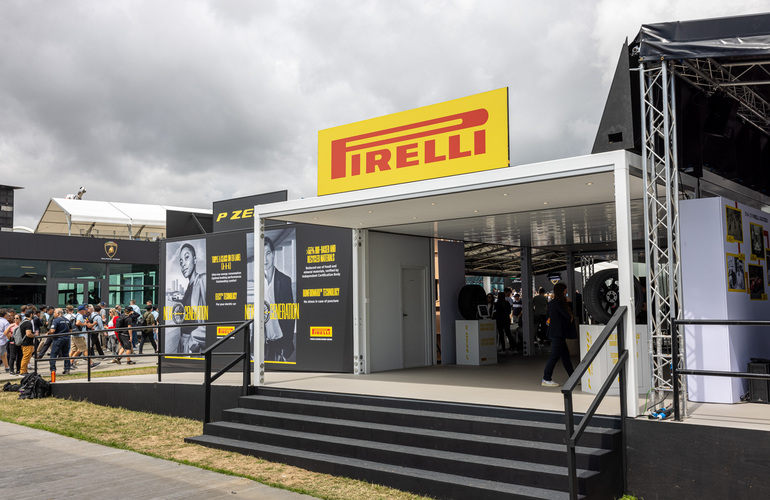 mid Goodwood - Neben vorgestellten Reifen gab es auch Computerplätze mit Simracing-Rig, um sich mal virtuell hinters Steuer zu setzen. Mike Neumann / mid