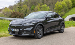 Sportlicher Ford Mustang Mach-E elektrifiziert