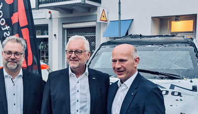 STOOF INTERNATIONAL: Fred Stoof, der Regierende Bürgermeister von Berlin, Kai Wegner und die rollend