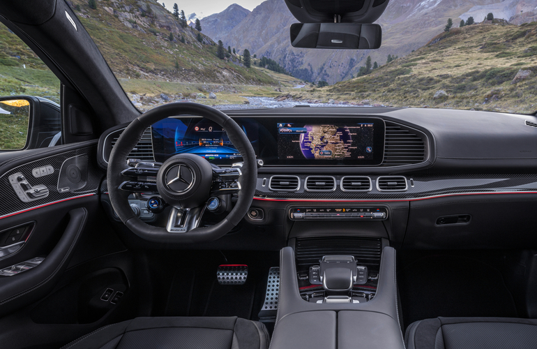 mid Groß-Gerau - Im Cockpit beinhaltet das MBUX-Infotainmentsystem Hybrid-spezifische Anzeigen und Funktionen. Mercedes-AMG