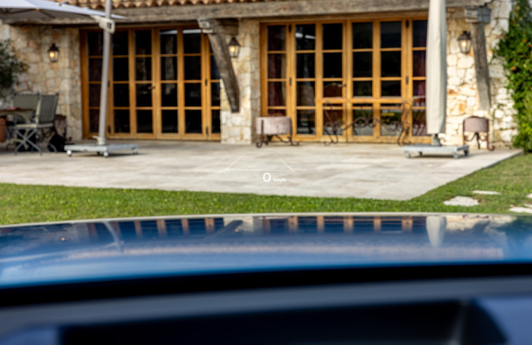 mid Nizza - Ein Head-up-Display darf natürlich nicht fehlen. Mike Neumann / mid