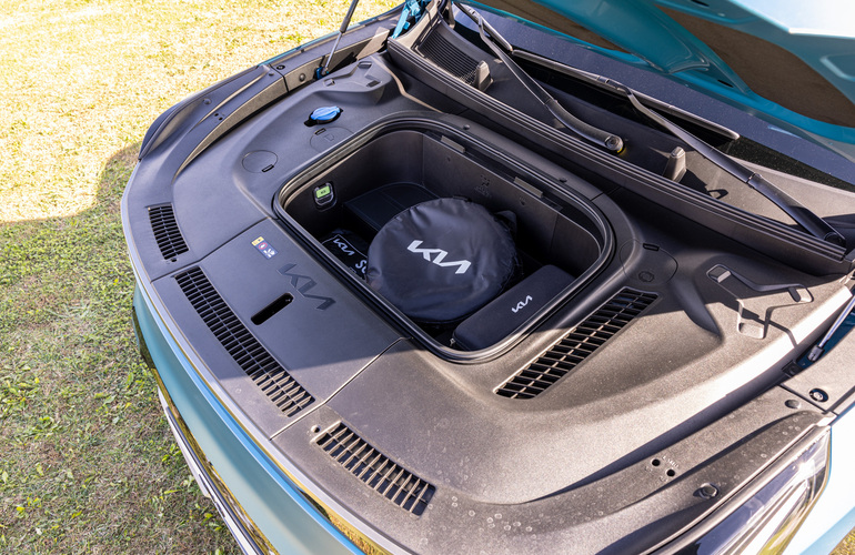 mid Nizza - Im Frunk lassen sich 52 Liter (Allrad) oder bis zu 90 Liter (Heckantrieb) verstauen. Mike Neumann / mid