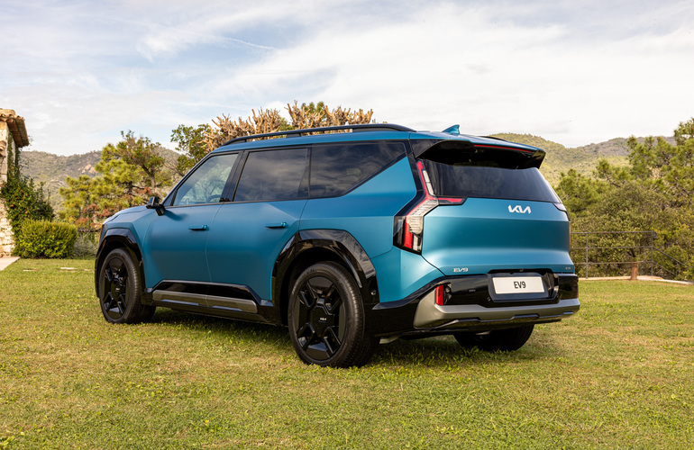 mid Nizza - Um den EV9 zu öffnen, hat man die Option einen digitalen Schlüssel auf dem Mobiltelefon zu installieren. Bis zu vier Personen können dies dann nutzen. Mike Neumann / mid