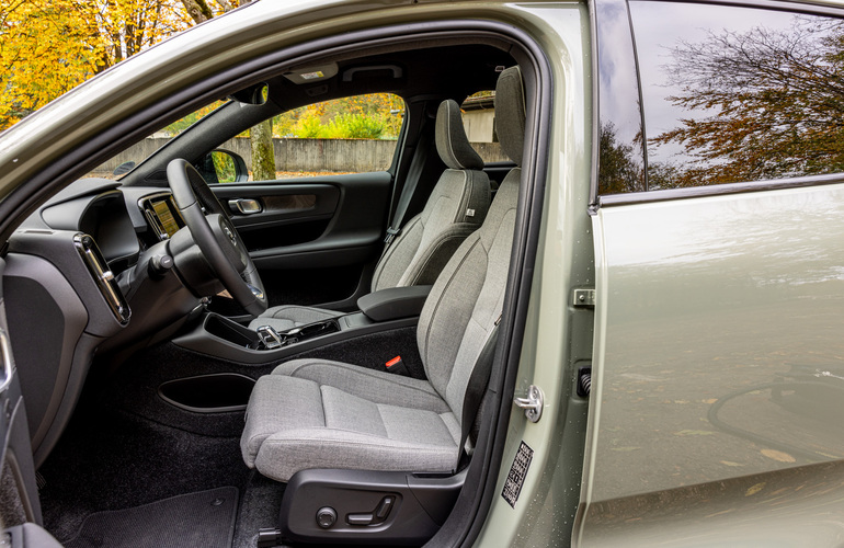 mid Groß-Gerau - Der Innenraum im C40 Recharge ist komplett Lederfrei. Die Sitze lassen sich elektrisch verstellen. Mike Neumann / mid