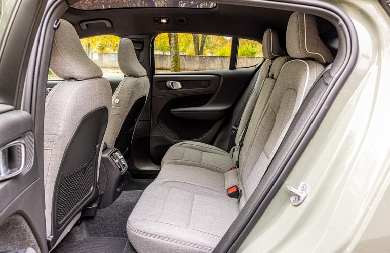 mid Groß-Gerau - Zwei Kindersitze lassen sich per Isofix-Halterung montieren. Mike Neumann / mid