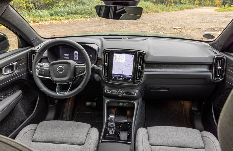 mid Groß-Gerau - Highlights im Innenraum sind das Android Automotive Infotainmentsystem mit Google Services inkl. Google Maps, Google Assistant und Apple CarPlay, sowie das Harman/Kardon Premium-Soundsystem. Mike Neumann / mid