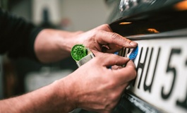 Die nächste HU-Plakette ist blau