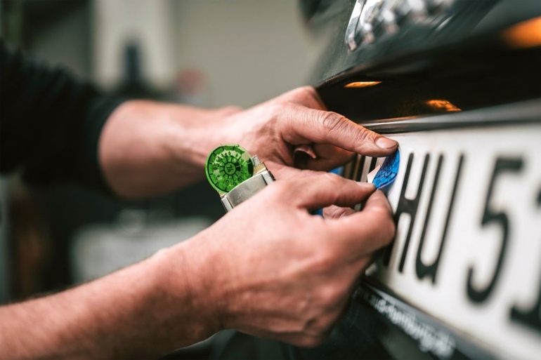 Die nächste HU-Plakette ist blau