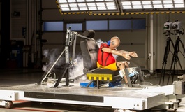 ADAC rät von Gurtadaptern für Schwangere ab