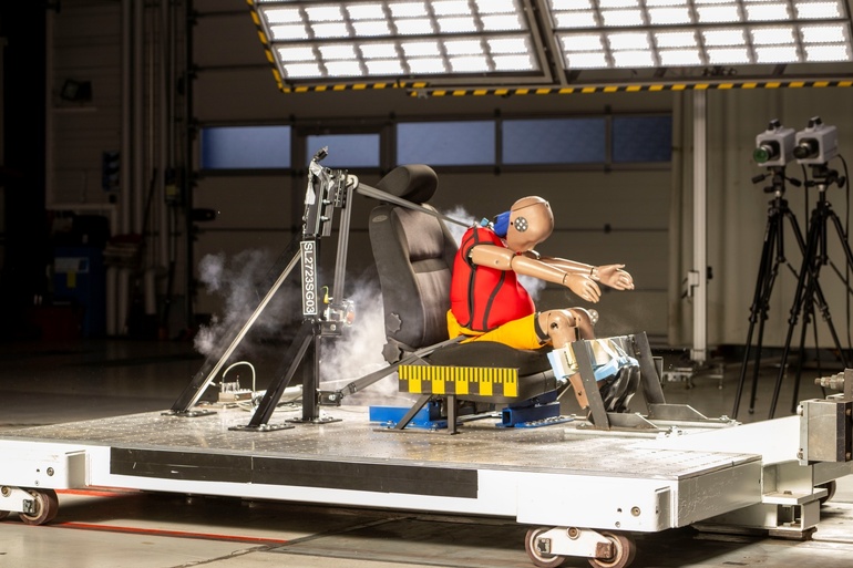 ADAC rät von Gurtadaptern für Schwangere ab