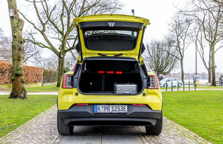 mid Hamburg - Der Kofferraum ist mit 318 Litern Volumen nicht riesig, reicht im Alltag aber locker aus. Mike Neumann / mid