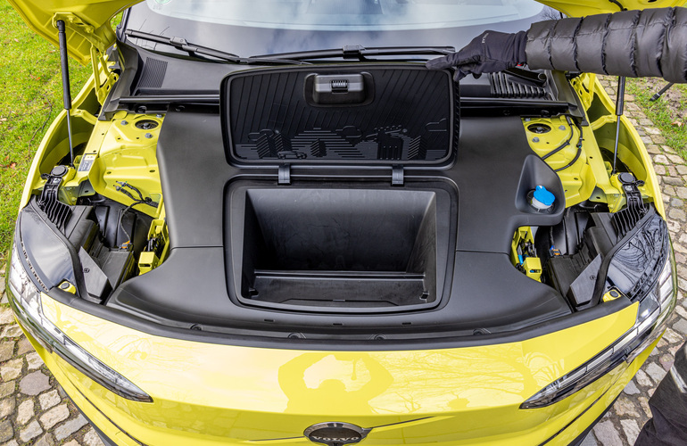 mid Hamburg - Im Frunk lässt sich ein Ladekabel verstauen. Mike Neumann / mid