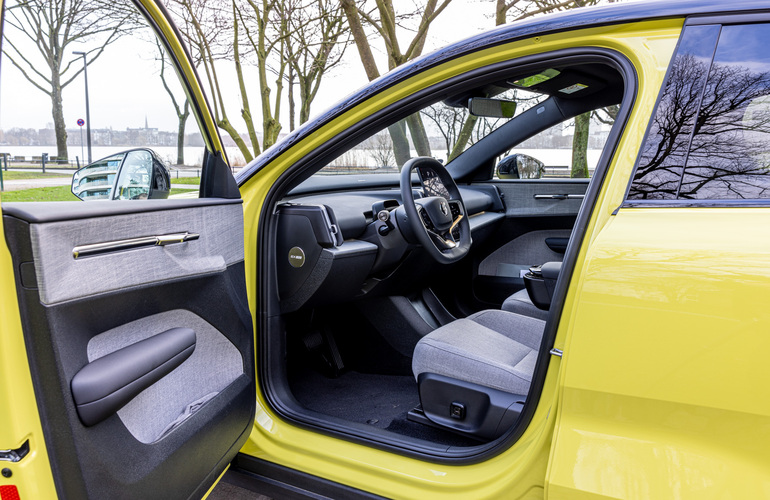 mid Hamburg - Da fehlt doch was? Richtig, die Anzeigen finden sich alle auf dem zentralen Infotainmentdisplay. Mike Neumann / mid