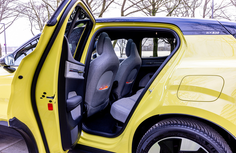 mid Hamburg - Ablagen und zwei USB-C Lademöglichkeiten finden sich im Fond. Mike Neumann / mid