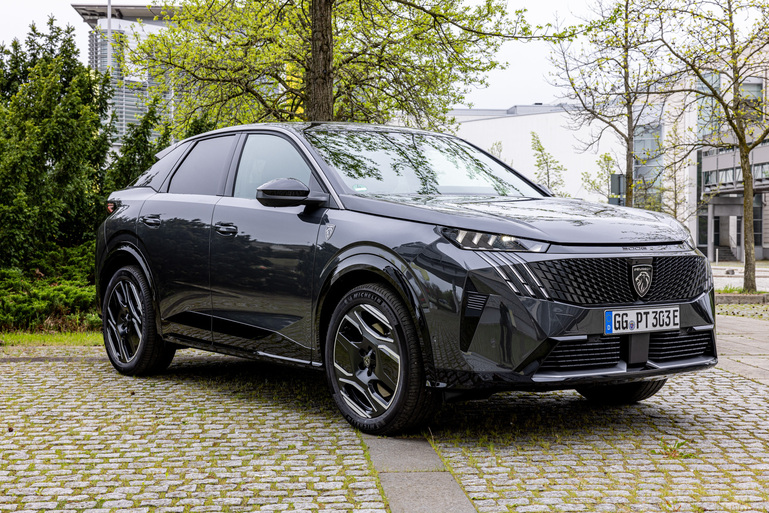 Erste Fahrt im Peugeot E-3008