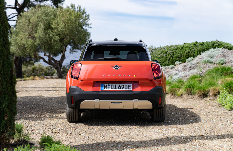 mid Groß-Gerau - Der jüngste Mini hat eine eigenständige Formensprache, ist kompakt und wirkt agil. BMW