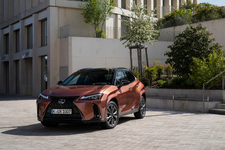 Lexus UX 300h leistungsgesteigert und sicherer