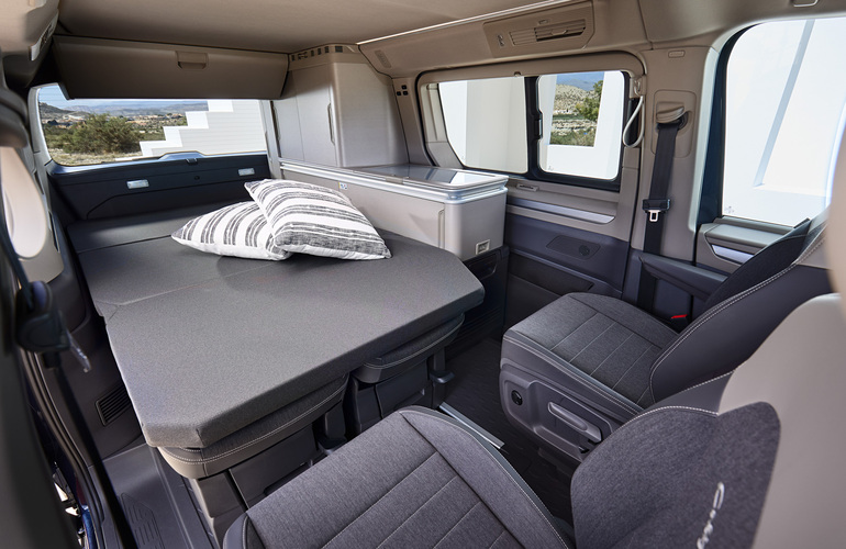 mid Groß-Gerau - Natürlich hielt Volkswagen Nutzfahrzeuge an California-Details wie dem bis in das kleinste Detail durchdachten Innenraum fest. Volkswagen Nutzfahrzeuge (VWN)