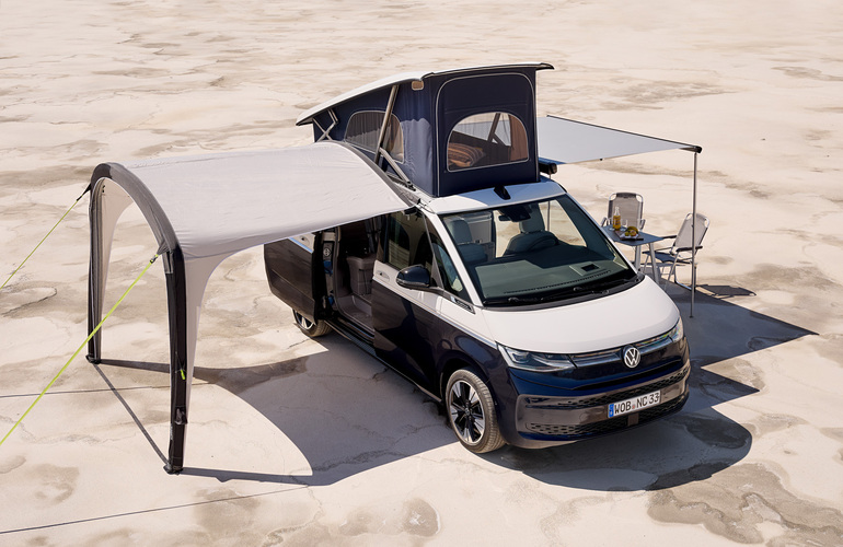 mid Groß-Gerau - Der New California ist serienmäßig mit Schiebetüren auf der linken und rechten Fahrzeugseite ausgestattet. Volkswagen Nutzfahrzeuge (VWN)