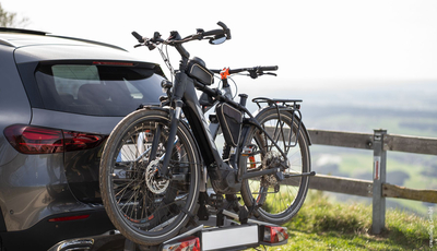 Fahrräder auf dem Heckträger gut gesichert