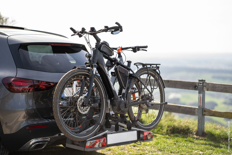 Fahrräder auf dem Heckträger gut gesichert