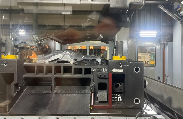 mid Sunderland - Der aufgewertete Nissan Qashqai ist das erste Auto in der Geschichte des Werks, bei dem Aluminiumbleche in Kombination mit Stahlblechen verwendet werden. Solveig Grewe / mid