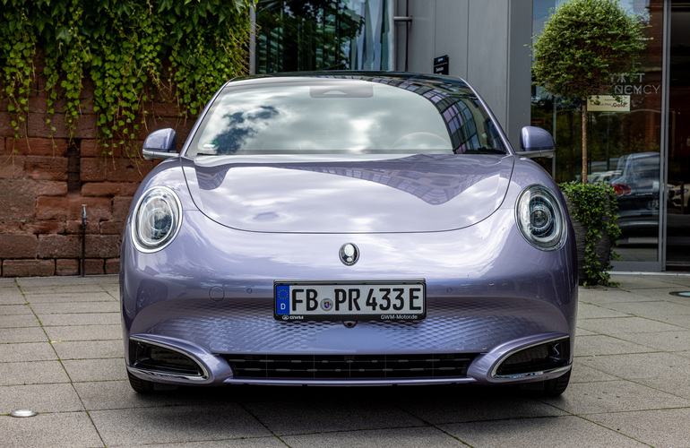 mid Mainz - Die LED-Scheinwerfer in Rundoptik verleihen dem GWM Ora 07 ein unverwechselbares Design. Mike Neumann / mid