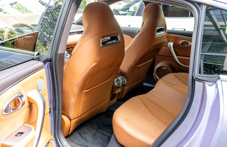 mid Mainz - Der Innenraum in der Pro- und GT-Variante ist in einem eleganten Braun optional verfügbar. Mike Neumann / mid