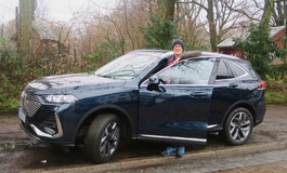 Schauspieler Peter Lohmeyer fährt GWM Wey 03