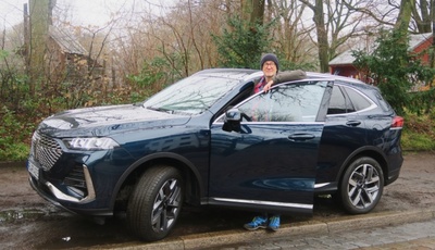 Schauspieler Peter Lohmeyer fährt GWM Wey 03