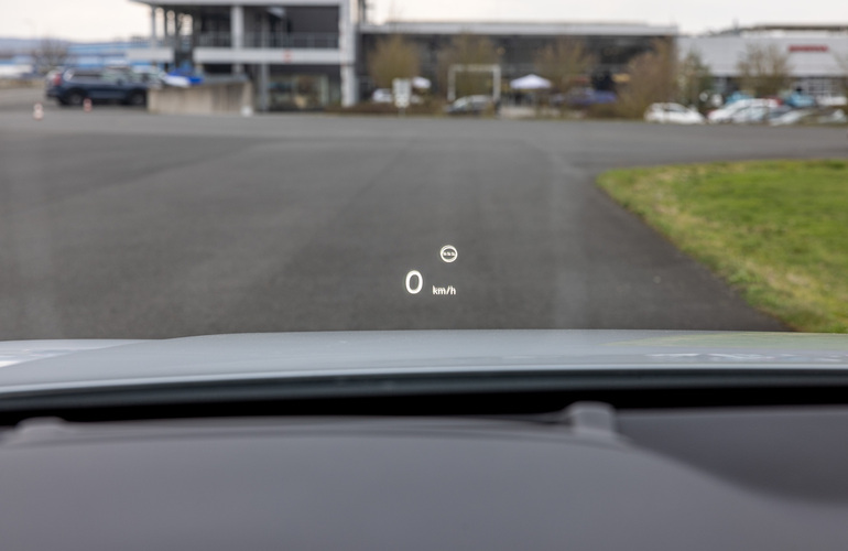mid Groß-Gerau - Ein Head-up-Display ist ebenfalls verfügbar. Mike Neumann / mid