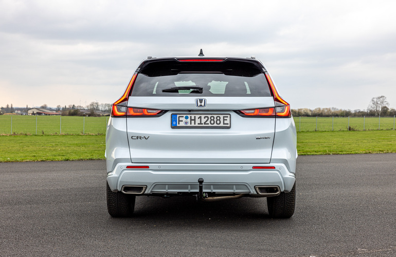 mid Groß-Gerau - Der Plug-in-Hybrid CR-V e:PHEV darf bis zu 1.500 kg (gebremst) an die Anhängerkupplung hängen. Mike Neumann / mid