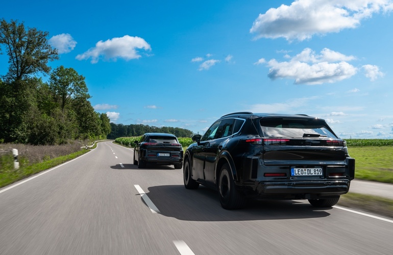 mid Groß-Gerau - Bis zur Markteinführung müssen die Prototypen weltweit mehrere Millionen Testkilometer unter klimatischen und topographischen Grenzbedingungen absolvieren. Porsche AG