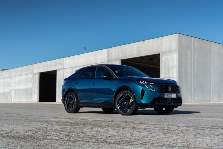 Peugeot 3008 und 5008 jetzt auch mit Stecker und Tank