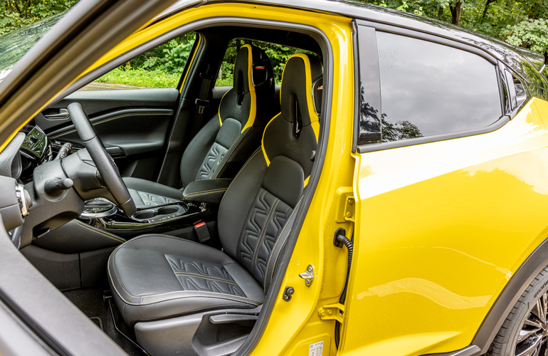 mid Groß-Gerau - Die Sitze des Nissan Juke sehen nicht nur sportlich aus, sie bieten auch anständigen Seitenhalt. Mike Neumann / mid