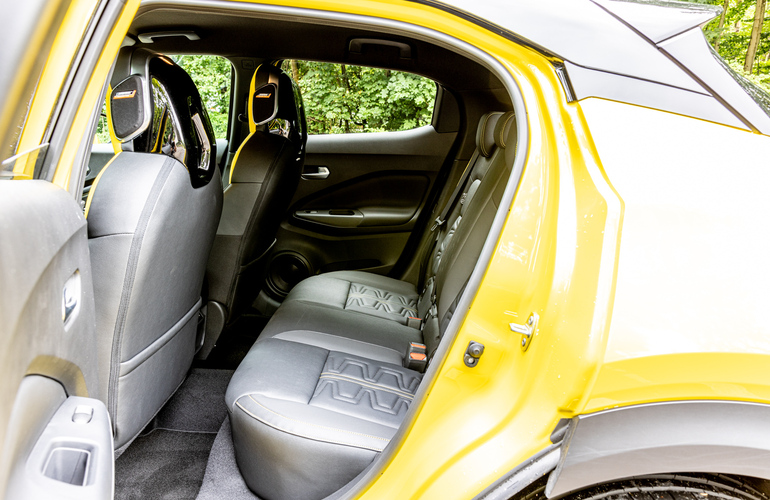 mid Groß-Gerau - Genug Platz auch auf den hinteren Sitzen, der Fahrersitz ist hier auf eine 1.80 Meter große Person eingestellt. Mike Neumann / mid