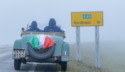 Auf Pirelli Stella Bianca Pneus zum Nordkap