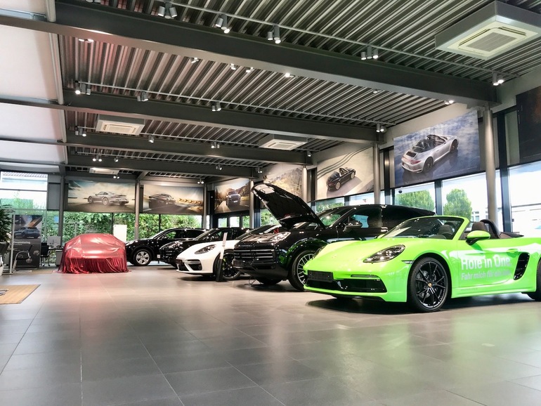 Neue Lichttechnik für Autohäuser Neue Lichttechnik für Autohäuser