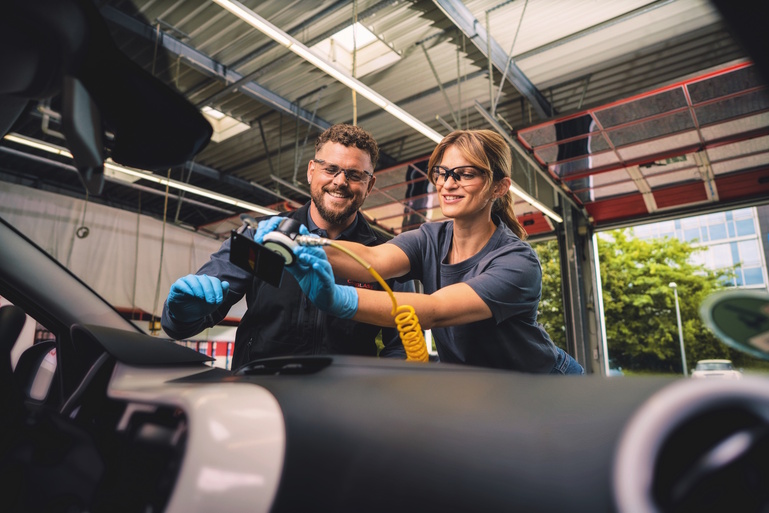 Tipp: Steinschlag reparieren  - Nicht immer muss die Scheibe raus