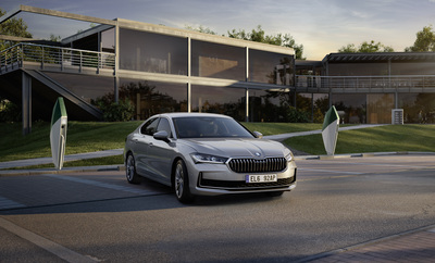 Skoda Superb Limousine - Nun auch mit Stecker 