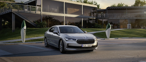 Skoda Superb Limousine - Nun auch mit Stecker 