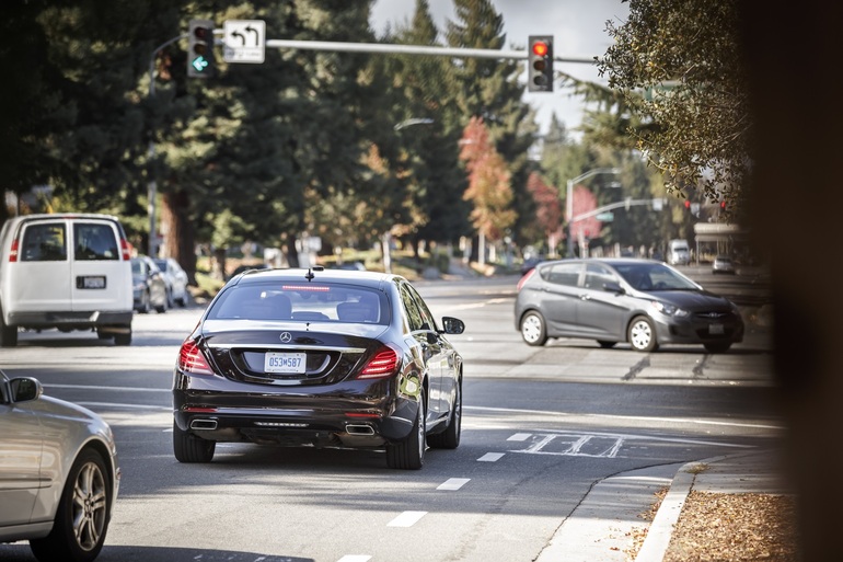 Ampel für autonome Autos  - Bei Weiß regeln die Roboter 