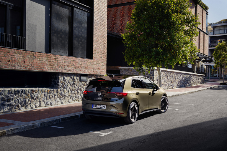 Teure E-Autos - Mehr als 100 Euro pro Kilometer Reichweite Teure E-Autos - Mehr als 100 Euro pro Kilometer Reichweite