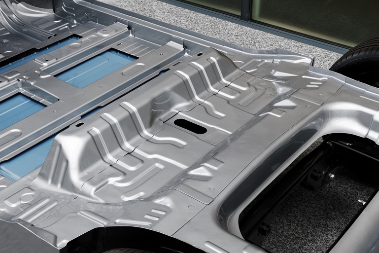 E-Auto-Brände - Renault gibt Löschzugang-Patente frei E-Auto-Brände - Renault gibt Löschzugang-Patente frei