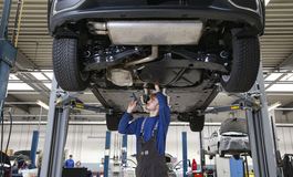 Kraftfahrzeuggewerbe  - Mehr Umsatz in der Werkstatt, weniger im Showroom