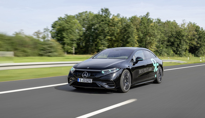 Autonomes Fahren in Deutschland  - Mercedes testet türkises Leuchten 