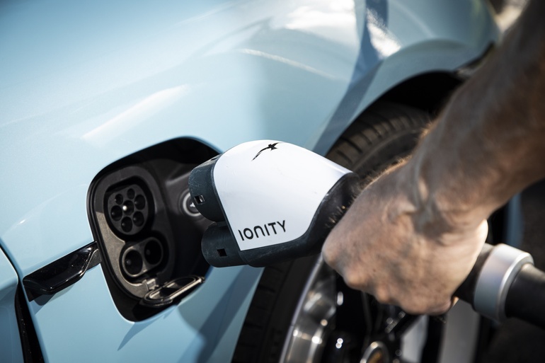 Internationale Energieagentur   - Stromverbrauch steigt – wegen E-Auto und Klimaanlagen   Internationale Energieagentur   - Stromverbrauch steigt – wegen E-Auto und Klimaanlagen