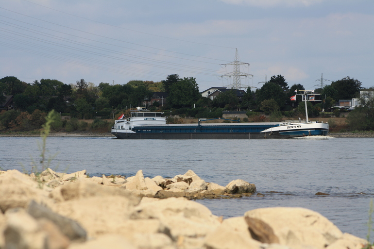 Güterverkehr per Binnenschiff - Dümpeln auf Tiefstand Güterverkehr per Binnenschiff - Dümpeln auf Tiefstand