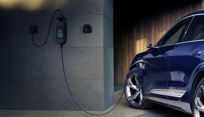 Netzdienliches Laden von E-Autos - Pilotprojekt mit Audi zeigt smarte Lösung