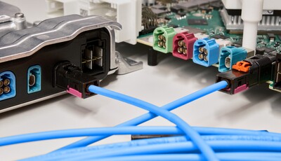 Schnelle Datenübertragung  - ZF setzt auf Glasfaser im Auto 